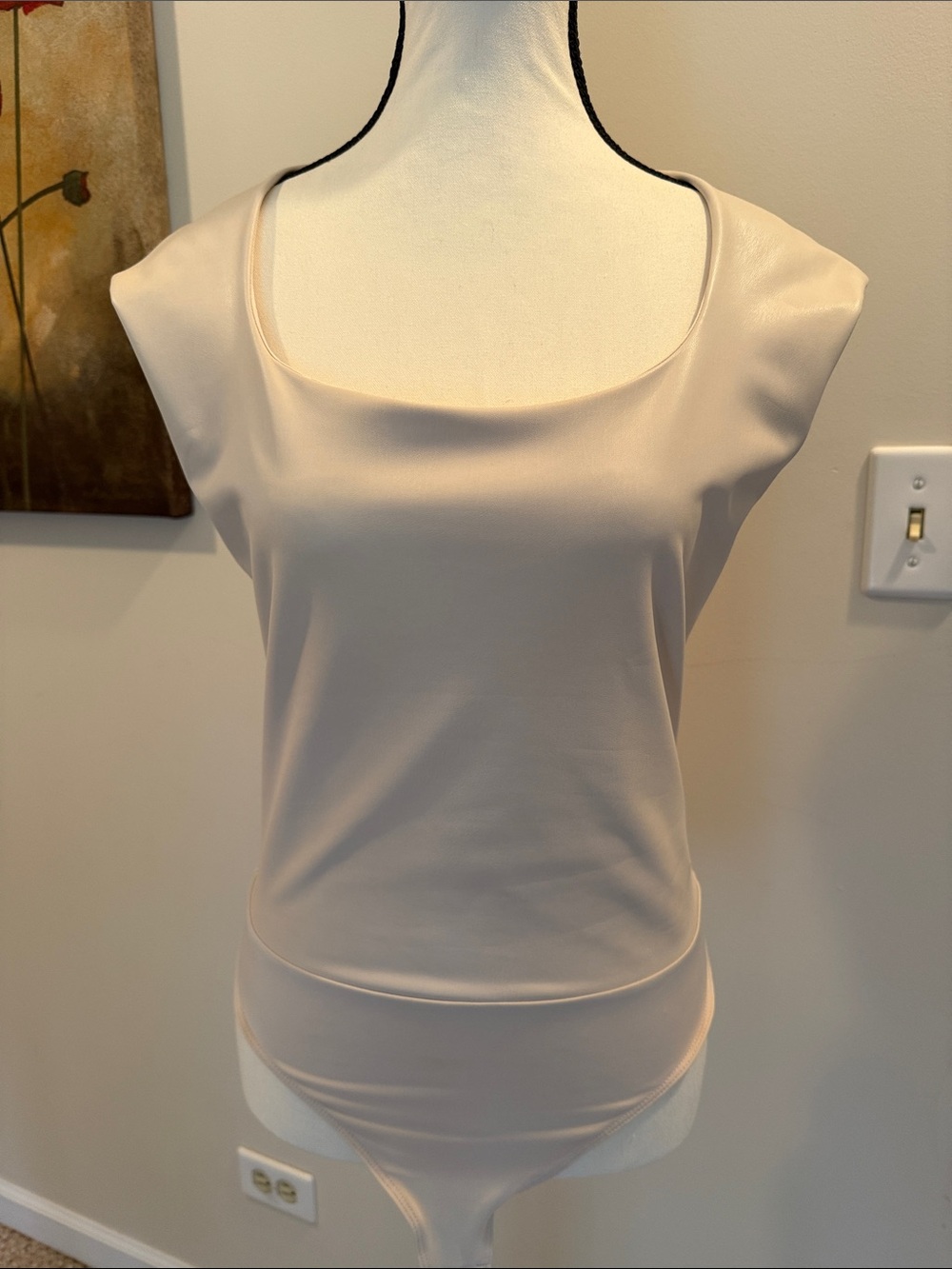 Express Scoop Neck Cap Sleeve Bodysuit - Light Cream